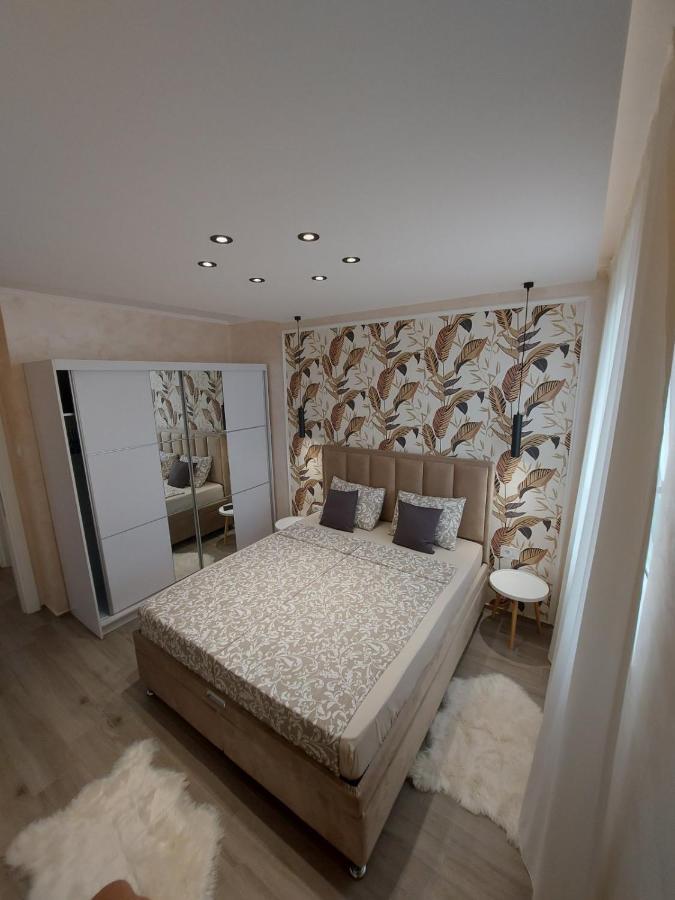 Ferienwohnung Kat Apartman Subotica Exterior foto