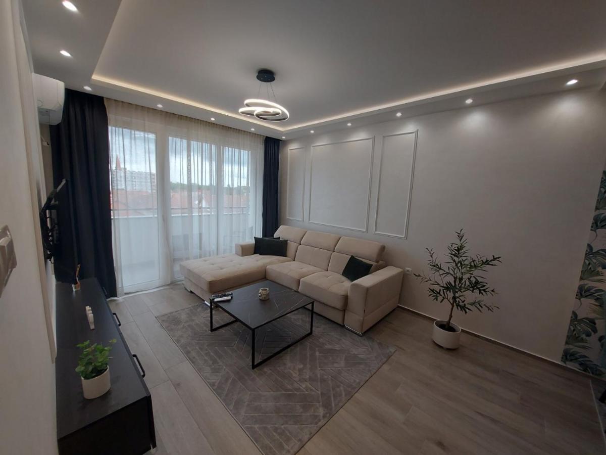 Ferienwohnung Kat Apartman Subotica Exterior foto