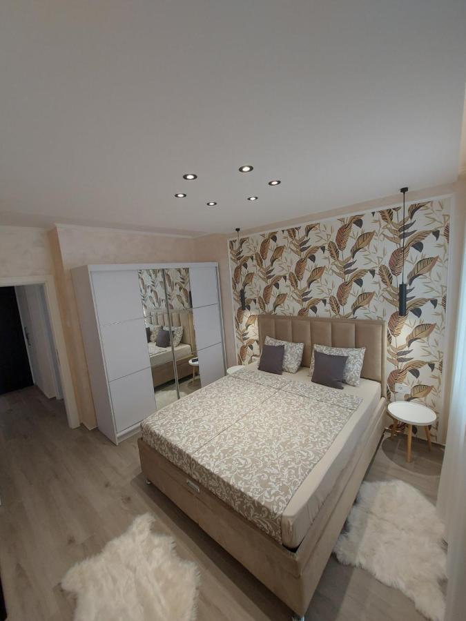 Ferienwohnung Kat Apartman Subotica Exterior foto